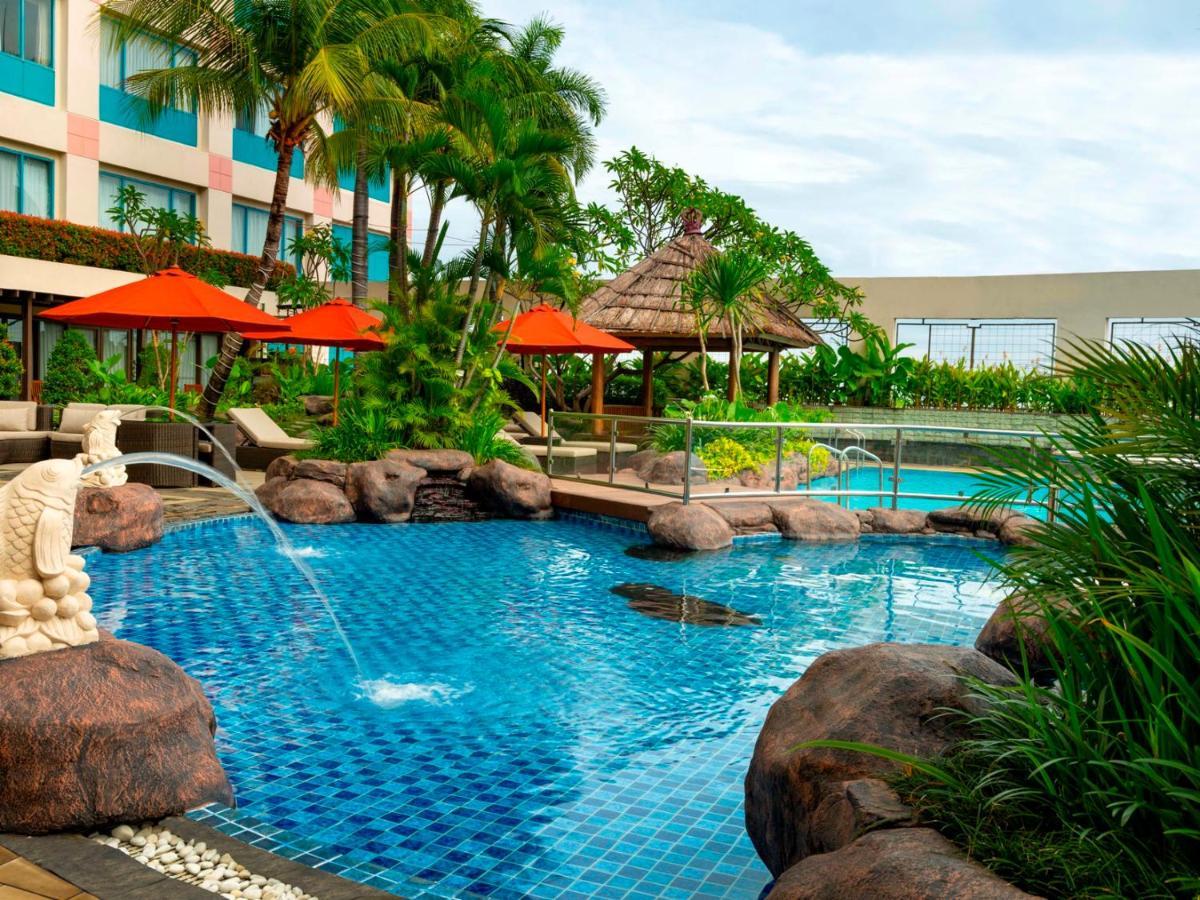Hotel Ciputra Jakarta Managed By Swiss-Belhotel International Екстер'єр фото