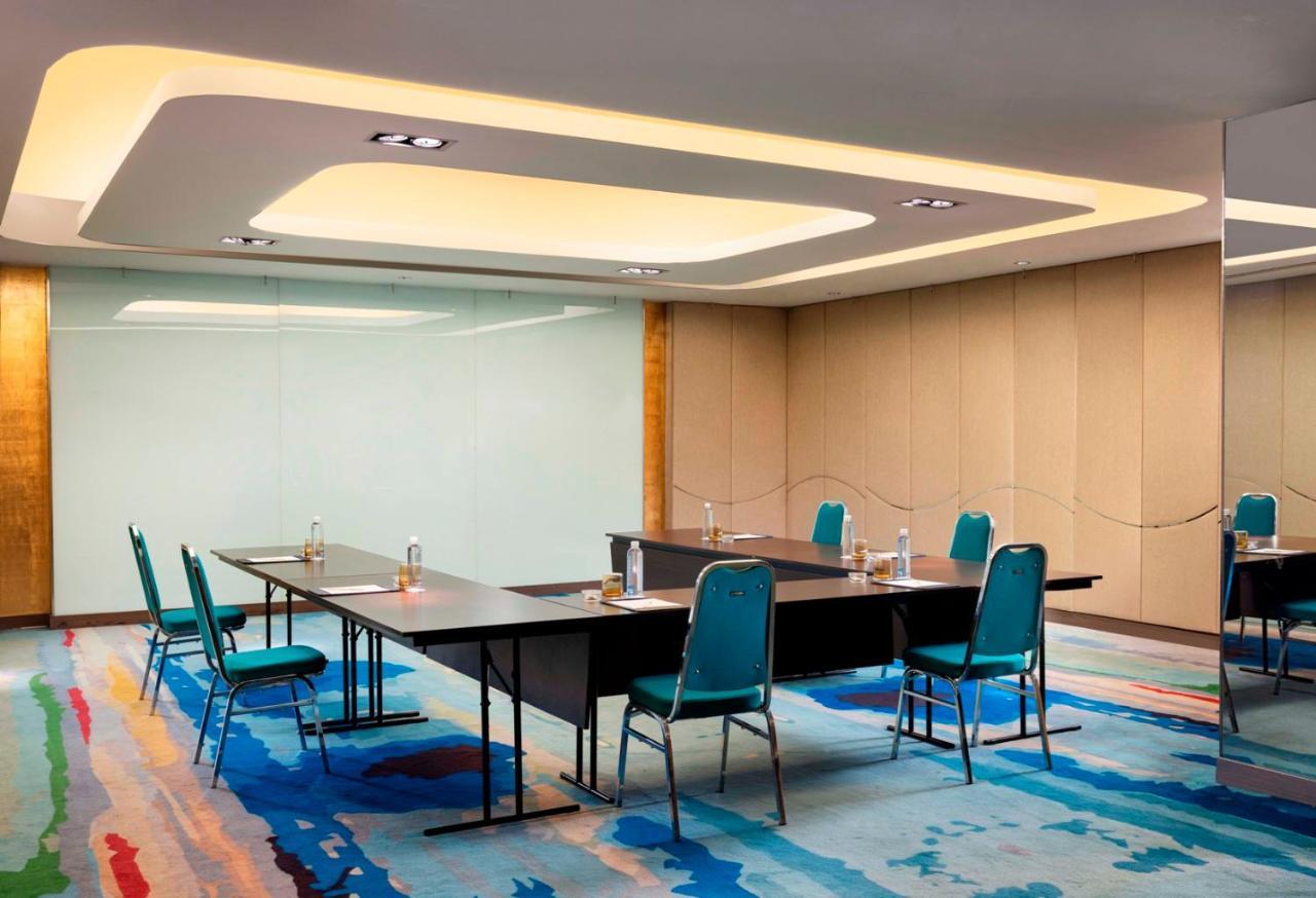 Hotel Ciputra Jakarta Managed By Swiss-Belhotel International Екстер'єр фото