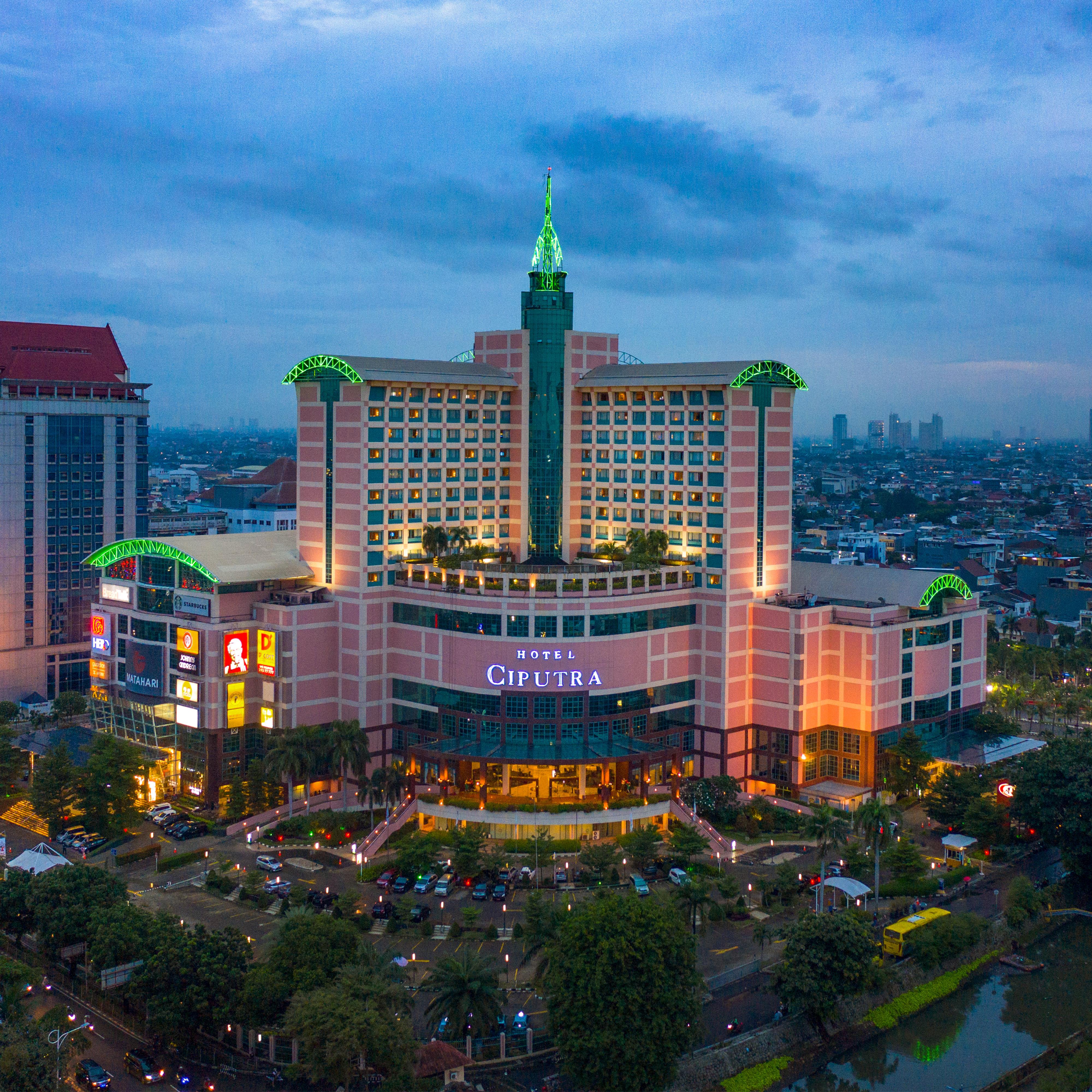 Hotel Ciputra Jakarta Managed By Swiss-Belhotel International Екстер'єр фото