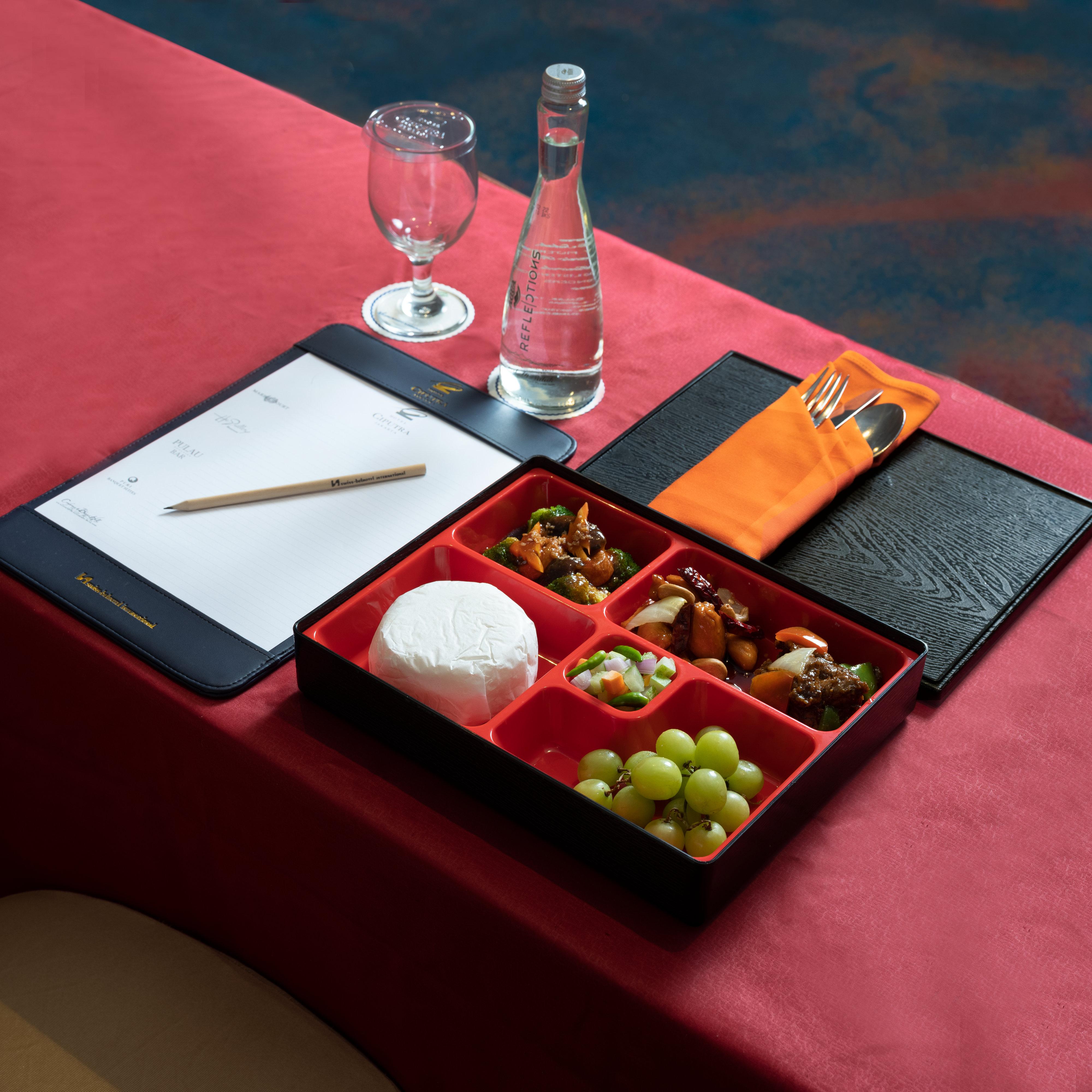 Hotel Ciputra Jakarta Managed By Swiss-Belhotel International Екстер'єр фото