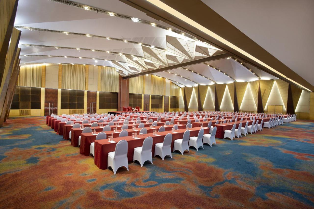 Hotel Ciputra Jakarta Managed By Swiss-Belhotel International Екстер'єр фото
