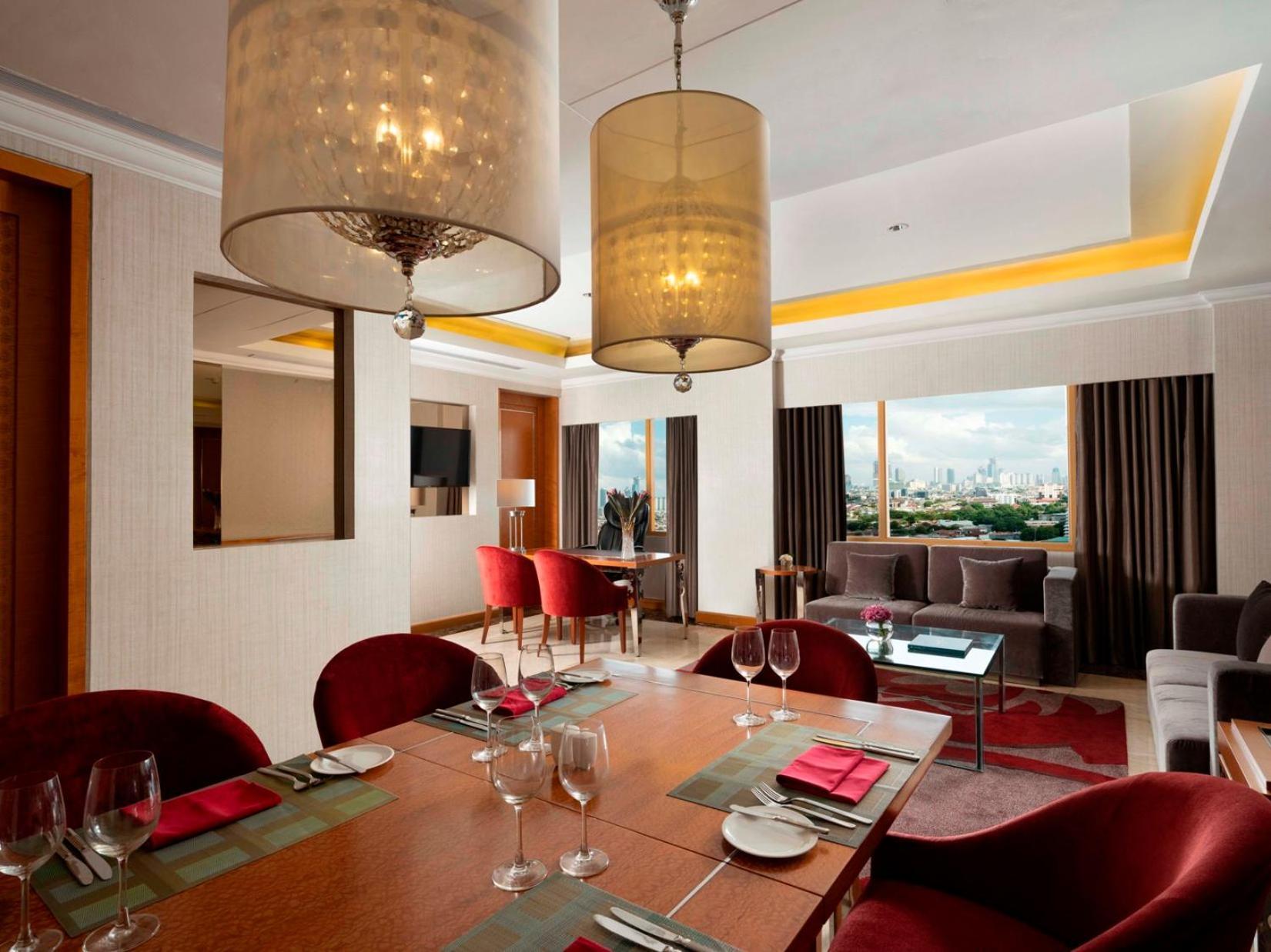 Hotel Ciputra Jakarta Managed By Swiss-Belhotel International Екстер'єр фото