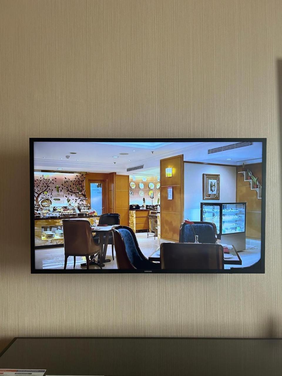 Hotel Ciputra Jakarta Managed By Swiss-Belhotel International Екстер'єр фото
