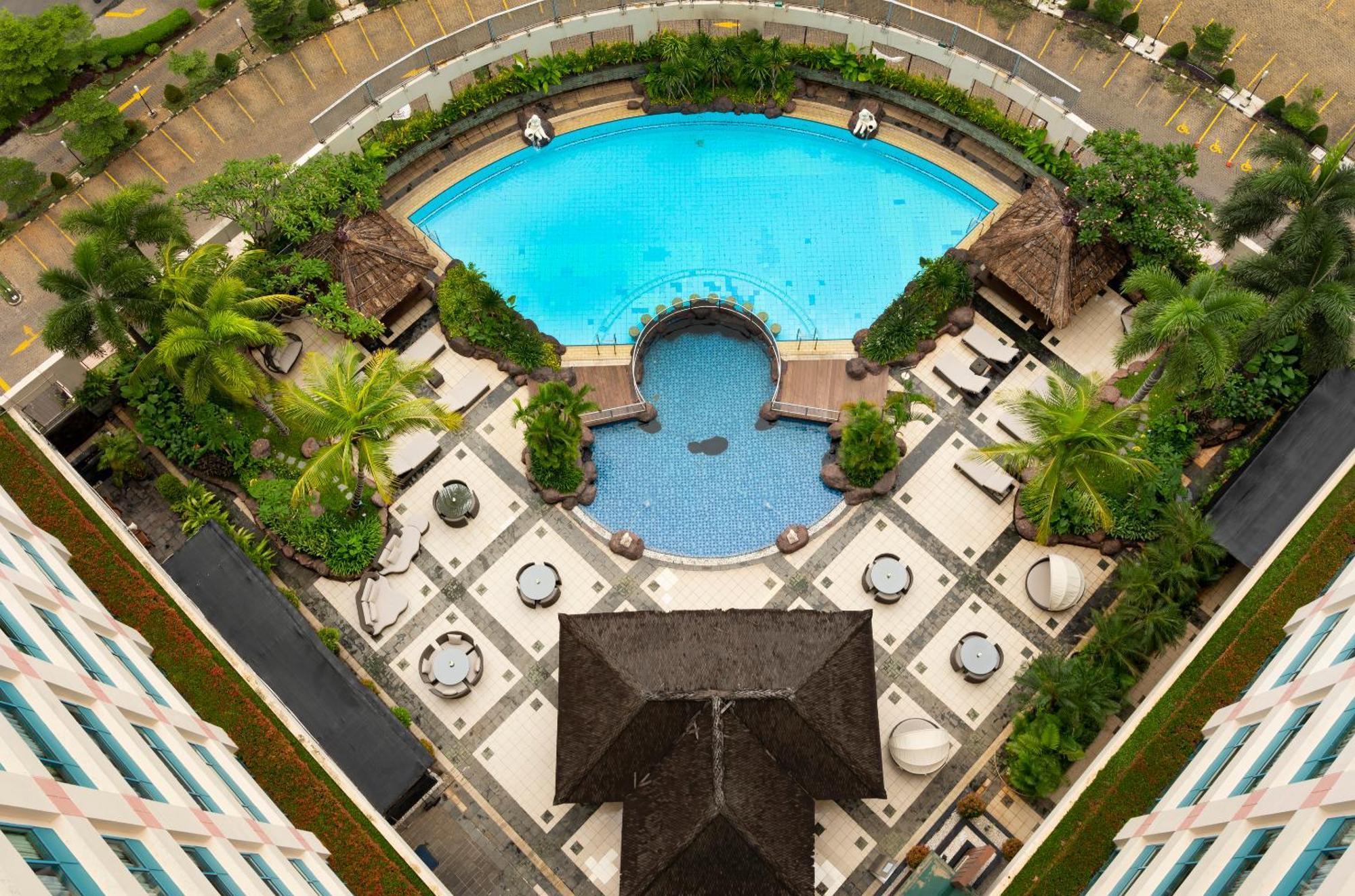 Hotel Ciputra Jakarta Managed By Swiss-Belhotel International Екстер'єр фото